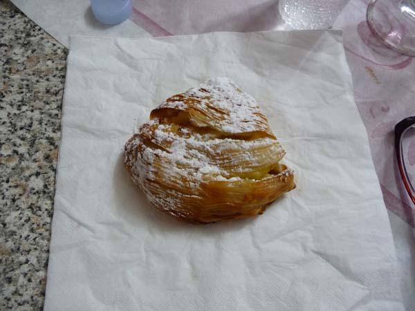 779_Naples_sfogliatella