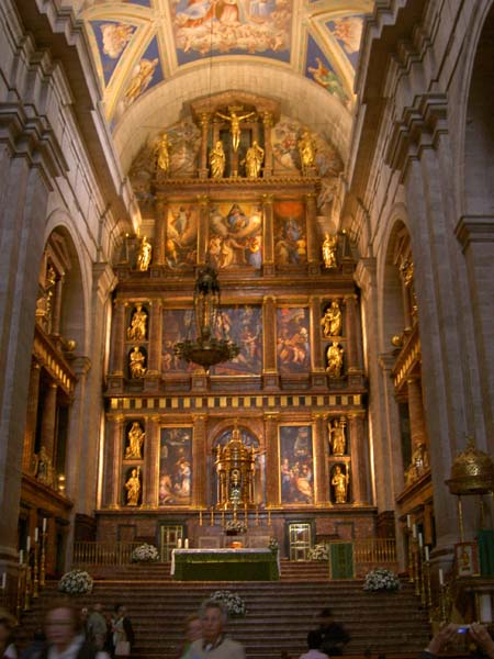 068_El Escorial chapel altar