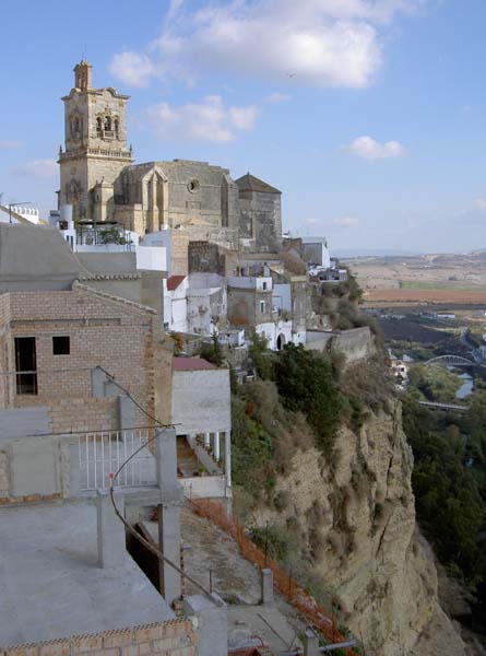 2075_Arcos_church_and_cliff2