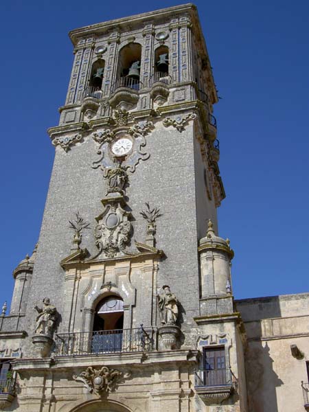 2117_cathedral_tower_in_Arcos