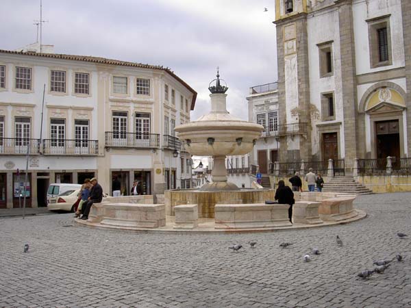 3082_fountain_in_main_plaza