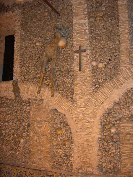 3097_wall_in_chapel_of_bones