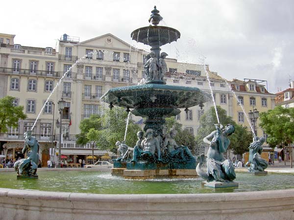 3143_fountain_in_Praca_Restauradores