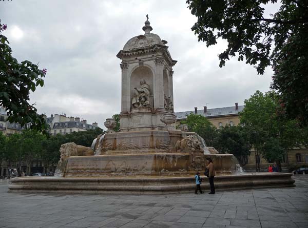 038_Paris_fountain_in_front_of_St_Sulpice