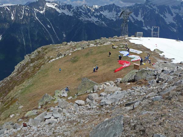 408_Chamonix_Aiguille_du_Midi_paragliders