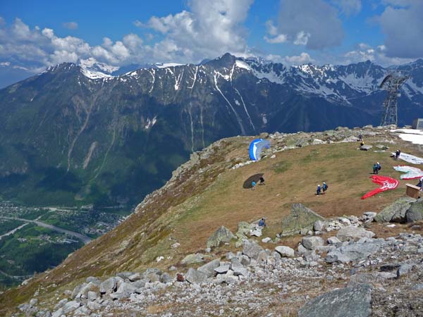 410_Chamonix_Aiguille_du_Midi_paragliders