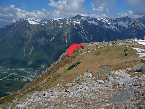 414_Chamonix_Aiguille_du_Midi_paragliders