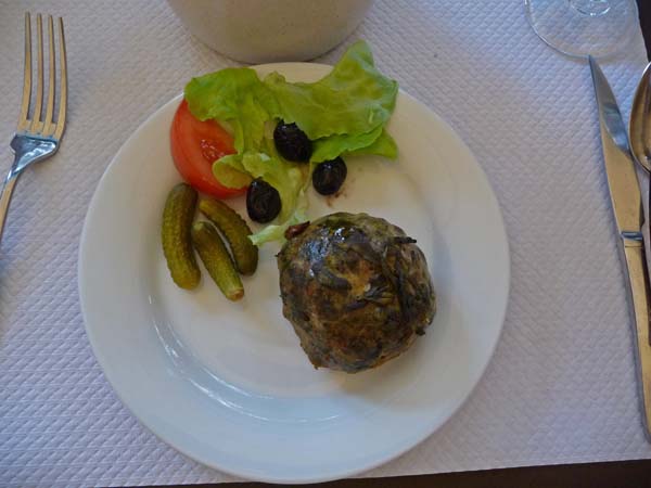 496_Vaison_la_Romaine_vineyard_dinner_pork_spinach_meatball