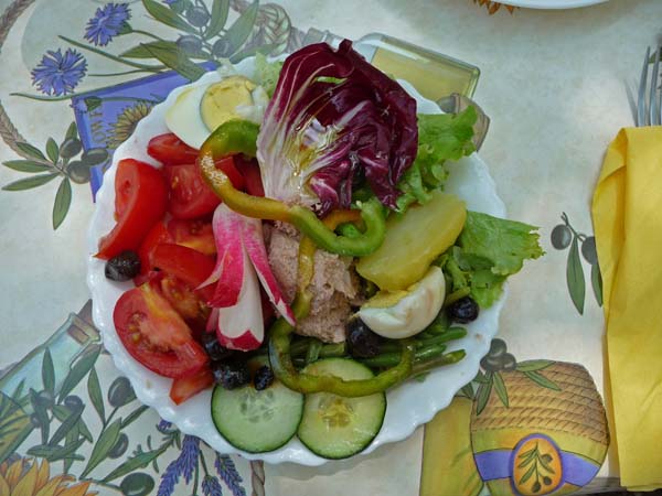 606_Abbey_de_Thoronet_lunch_salad_nicoise