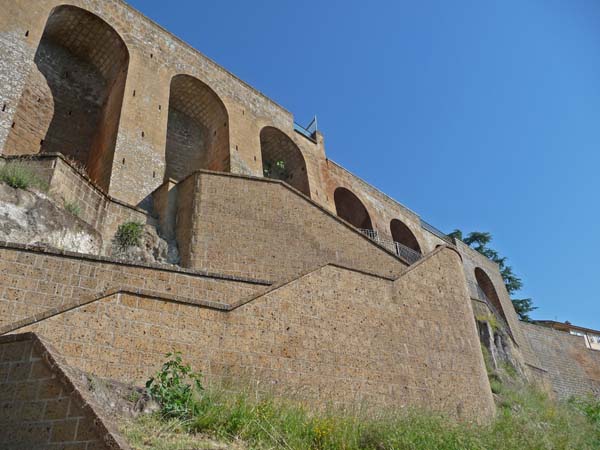 0308_Orvieto_walls