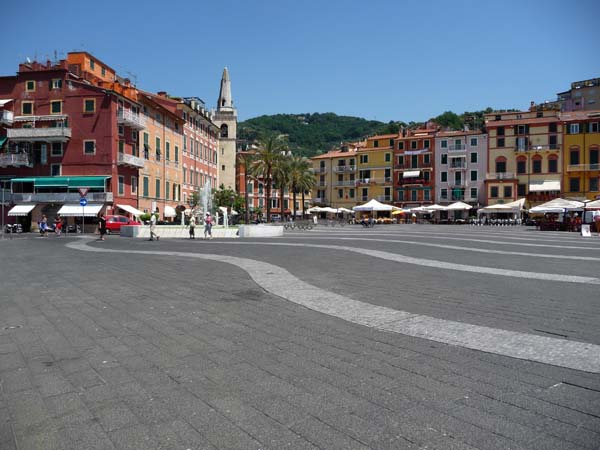 0666_Lerici_town_square