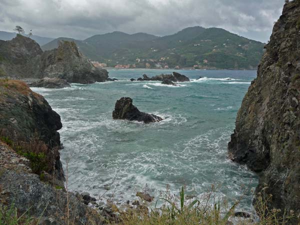 0833_Levanto_ocean_rocks