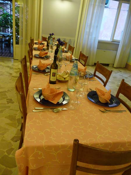 0844_Levanto_dinner_table