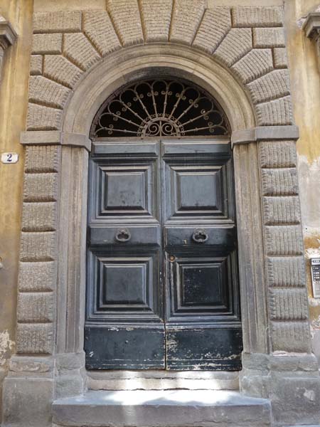 0546_Lucca_door