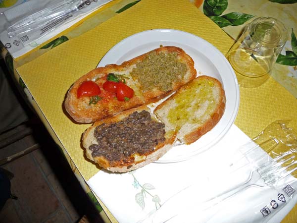 0350_Civita_di_Bagnoregio_bruschetta